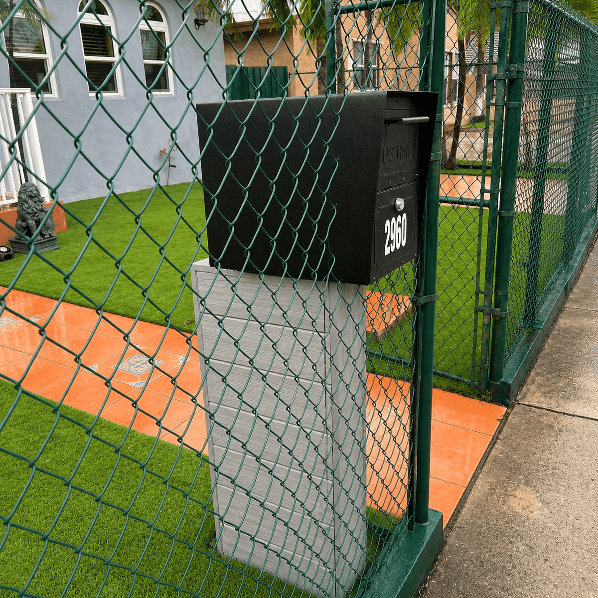 Composite Top-Mount Mailbox